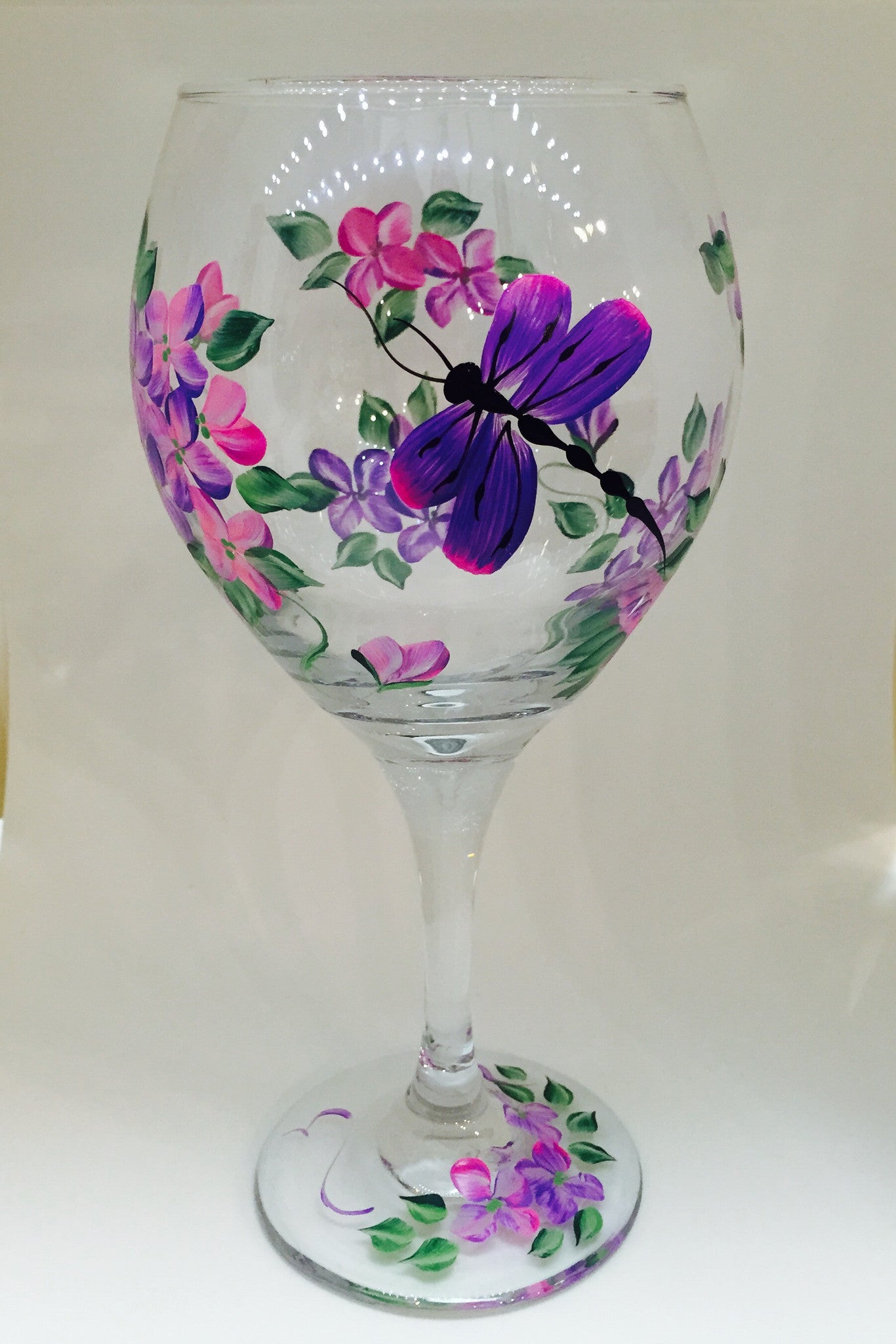 20 oz Wine Glass-Pink & Purple Hydrangea w/ Dragonfly