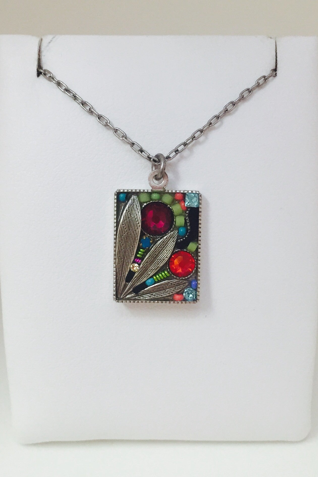Luxe Leaf Pendant Necklace-Multicolor