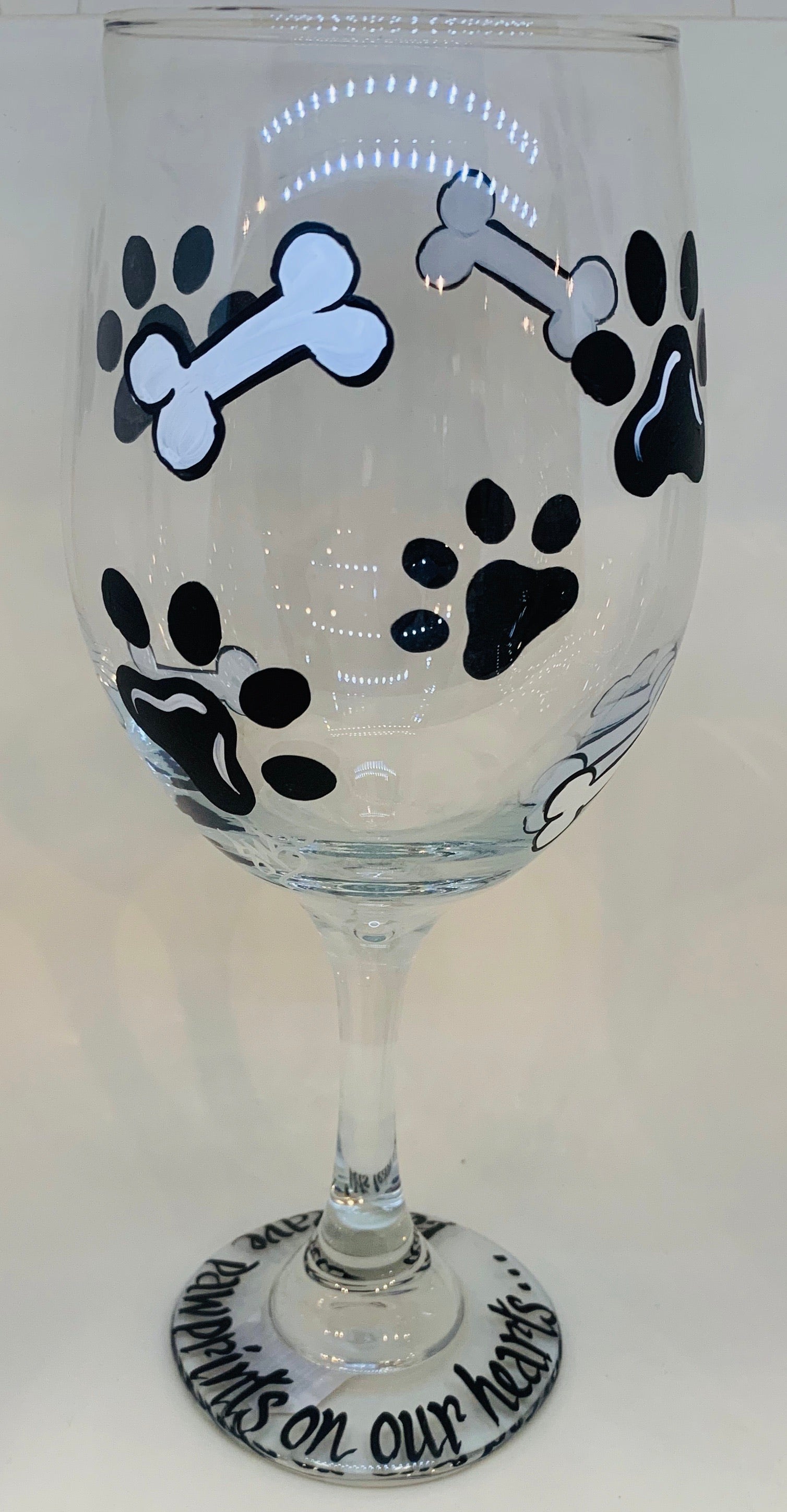 20 oz Paw Print Wine Glass