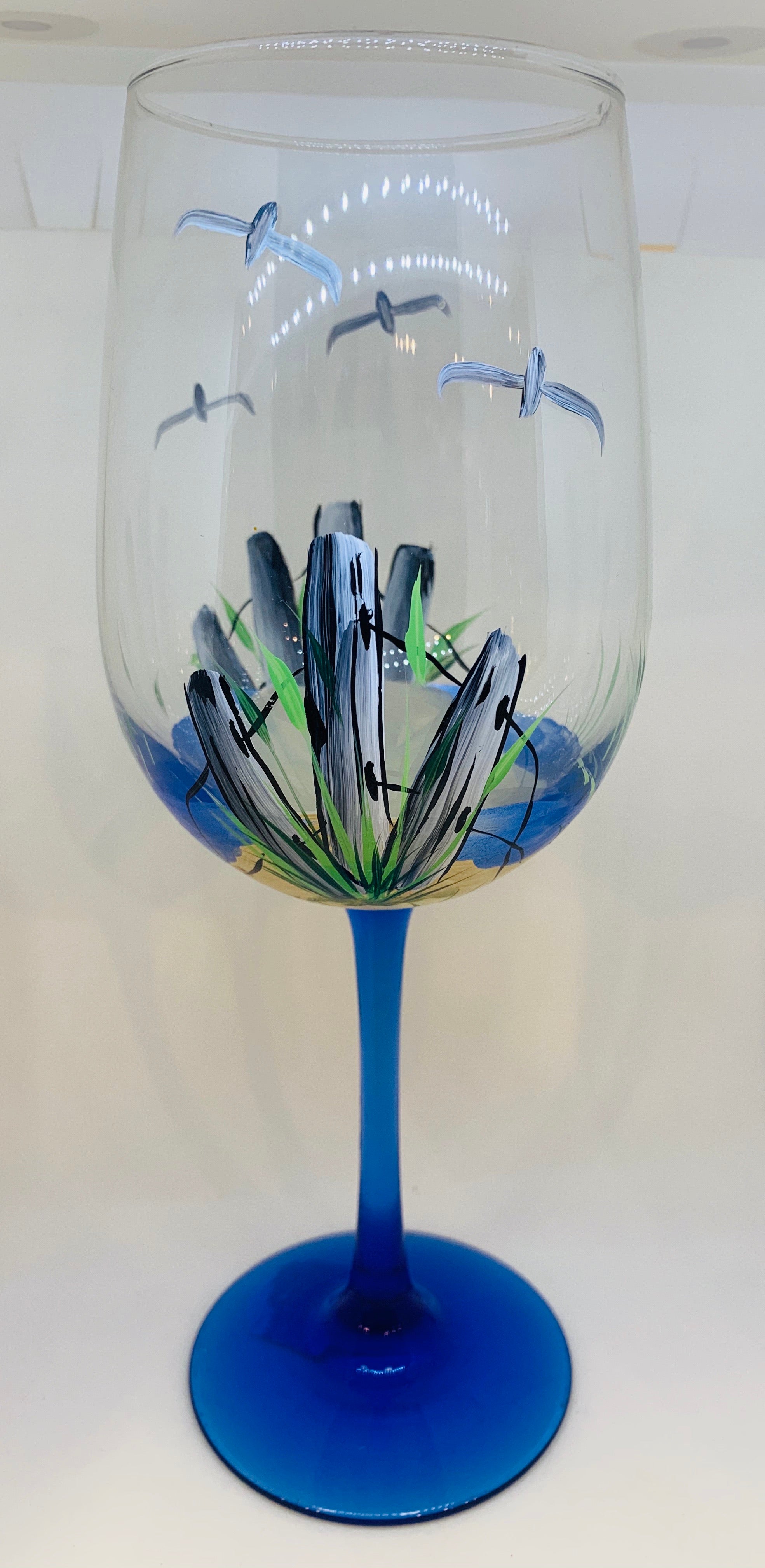 20 oz Wine Glass w/ Blue Stem-Cape Beach Scene