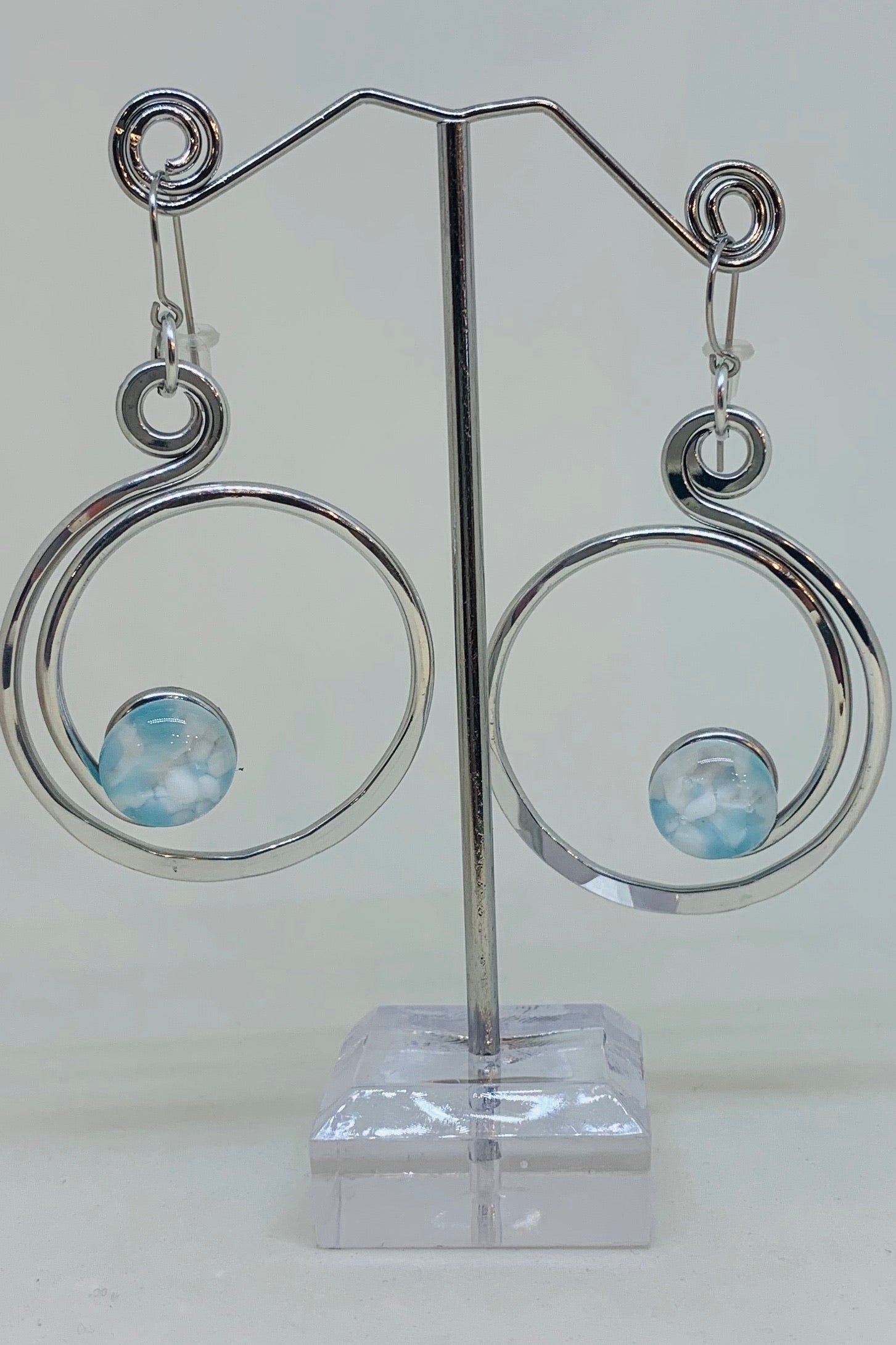 Open Curly Q Earrings-Blue/White Stone